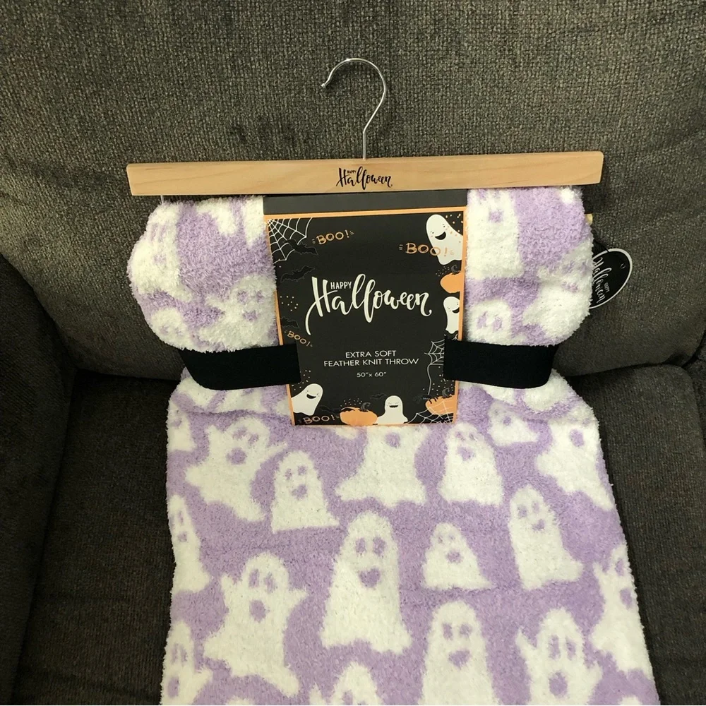 NEW NWT Happy Halloween Ghost Blanket Soft Feather Knit Throw 50x60